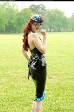 Image #41127 (fetish): latex, redhead