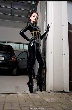 Image #22863 (fetish): latex, valerie tramell