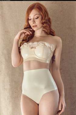 Image #147764 (fetish): latex, redhead
