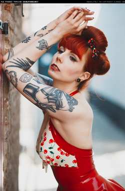 Image #156725 (fetish): latex, redhead