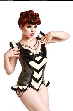 Image #28707 (fetish): latex, redhead