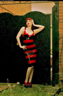 Image #40986 (fetish): latex, redhead